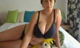Big titted milf is having a threesome in the living room and hoping to get cum on her puss