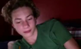 Perverted teen wanks dick on webcam.